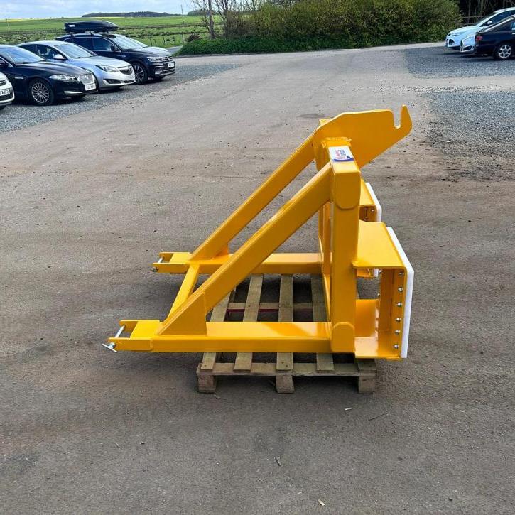 Implement mover for masted forklift